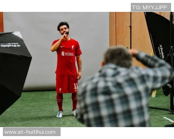 利物浦足球俱乐部发布新赛季主场球衣,引领红军时尚风潮 利物浦足球俱乐部发布新赛季主场球衣,引领红军时尚风潮