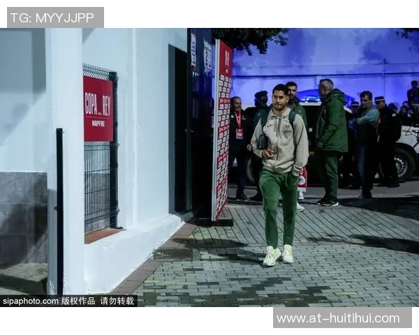 世体:安东尼脚踝遭遇轻微扭伤,但预计可对阵巴萨 世体:安东尼脚踝遭遇轻微扭伤,但预计可对阵巴萨